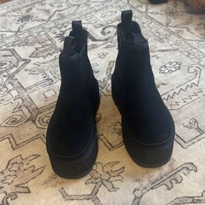 Like new Ugg Neumel Platform